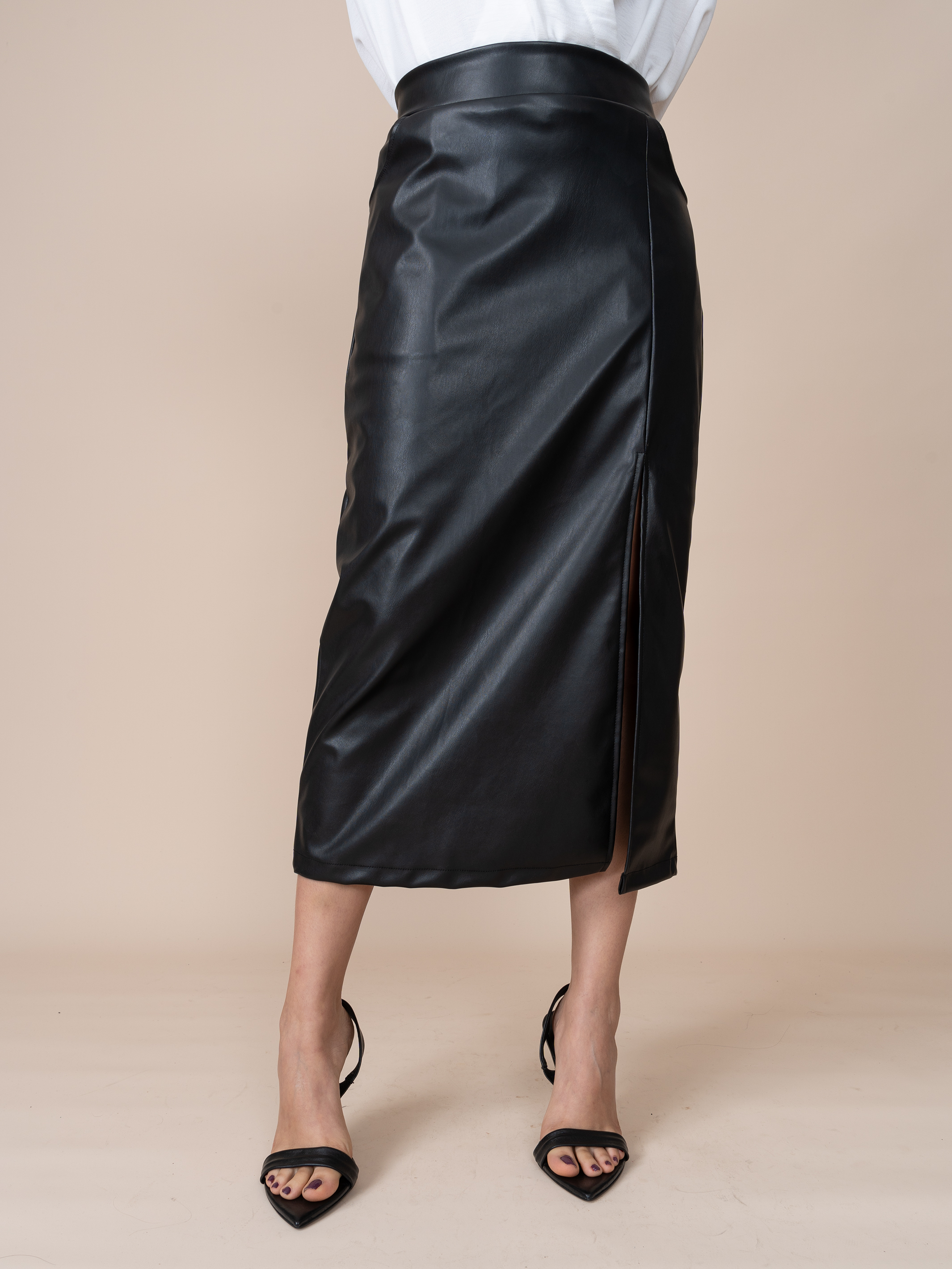 Falda de Cuerina Tina Negro
