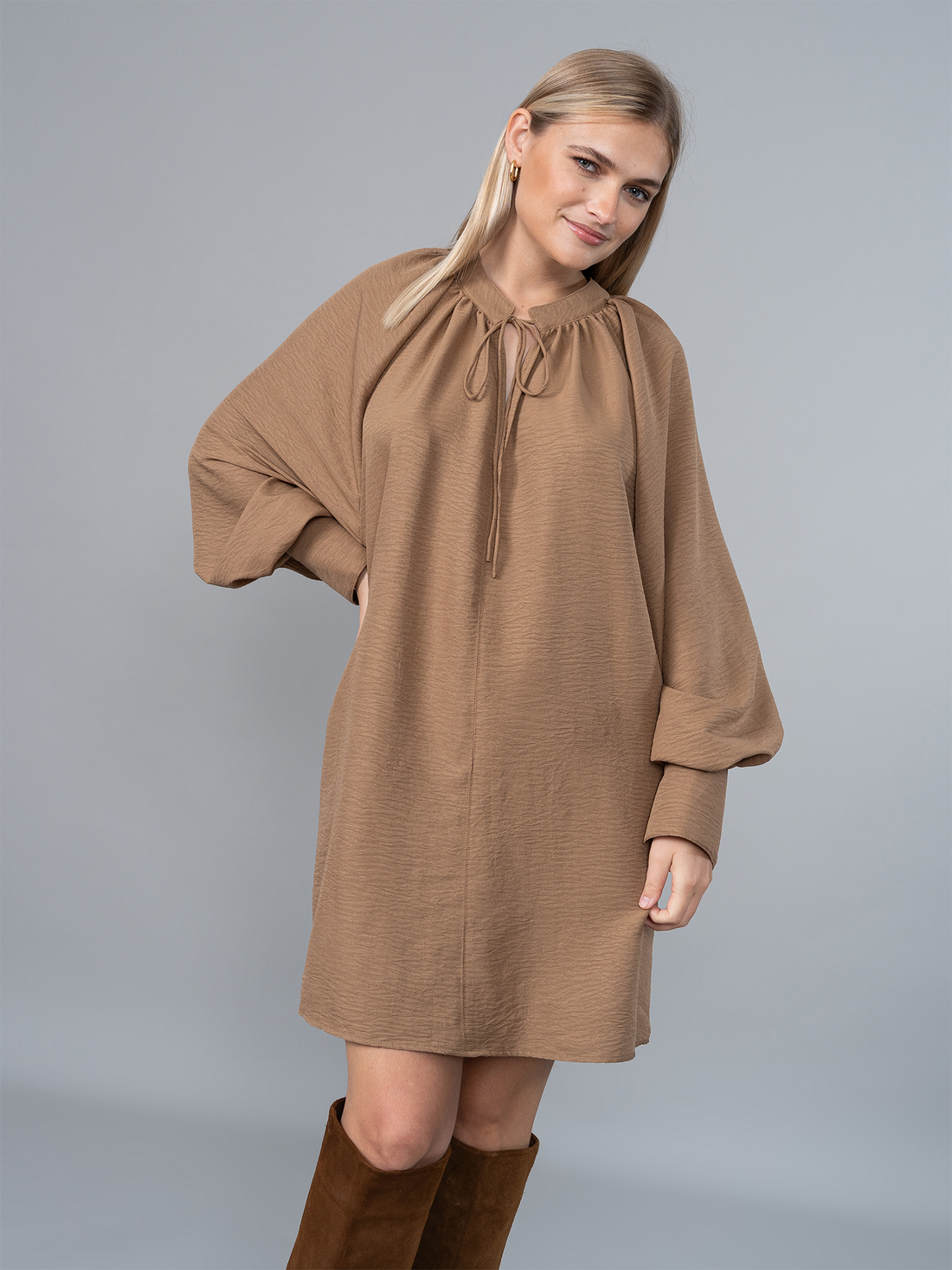 Vestido Mafer Mocha Mousse en Genova